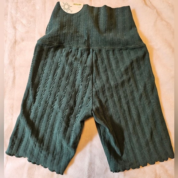 NWT Aerie Offline Green XS OG Groove 7" Ribbed Lettuce Hem Bike Shorts - Picture 2 of 7